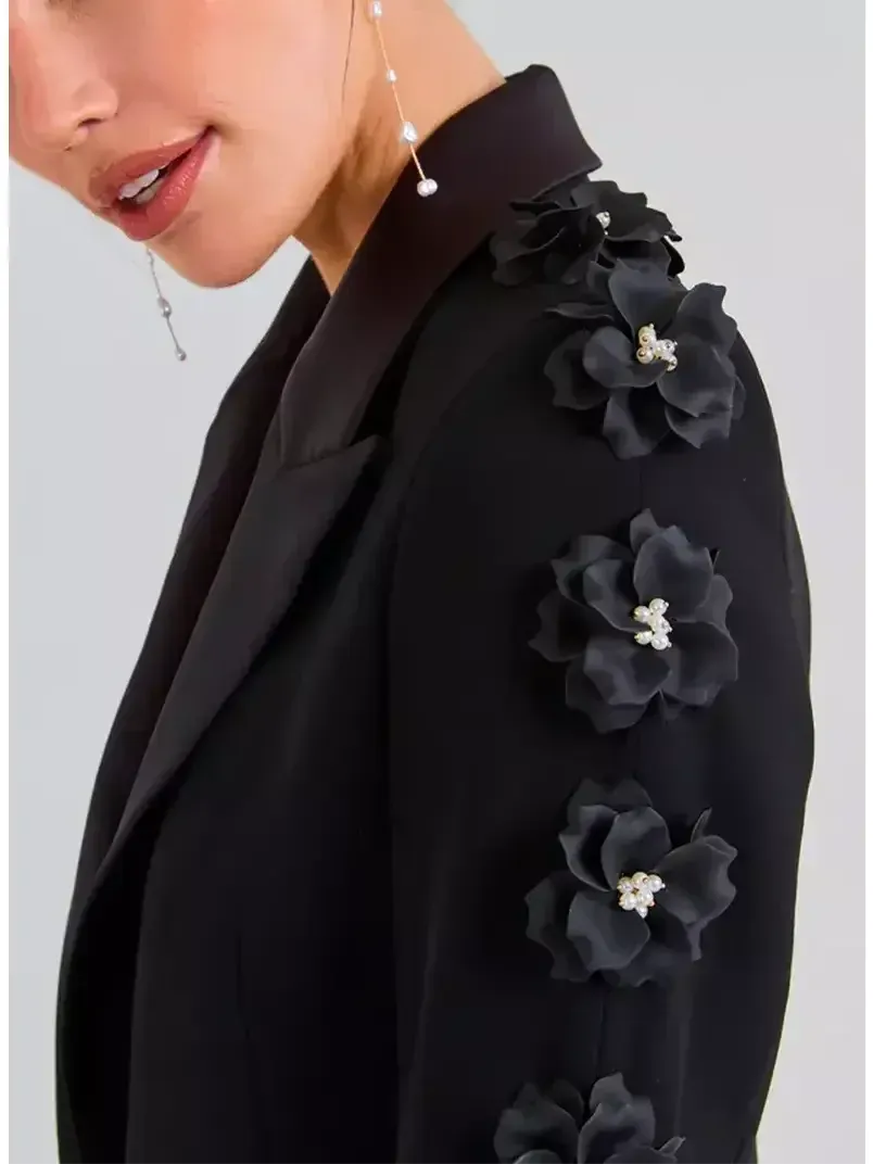 Black Floral-Applique Embellished Single-Breasted Blazer and High-Waist Pant Suit