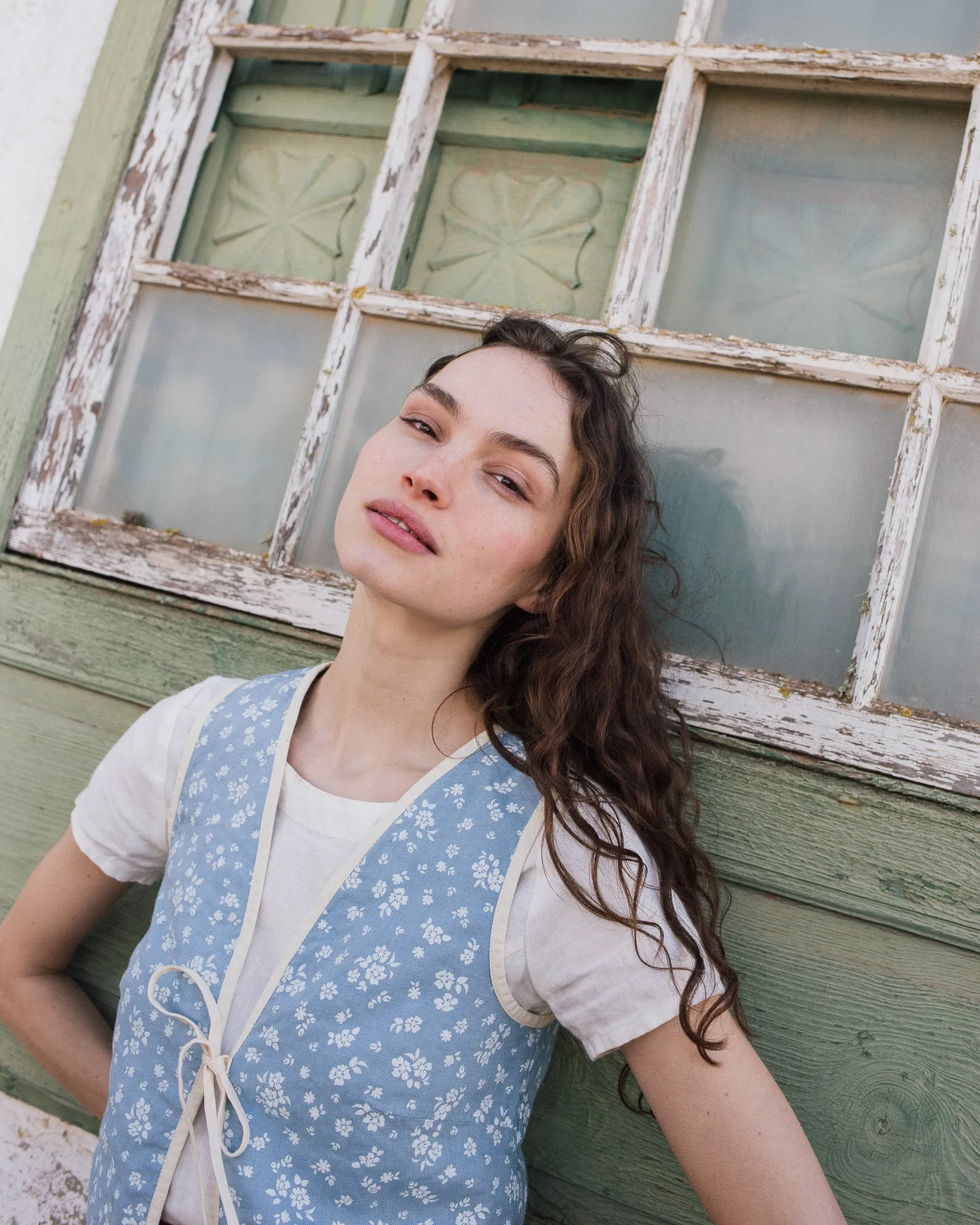 INEZ reversible bow tie linen vest