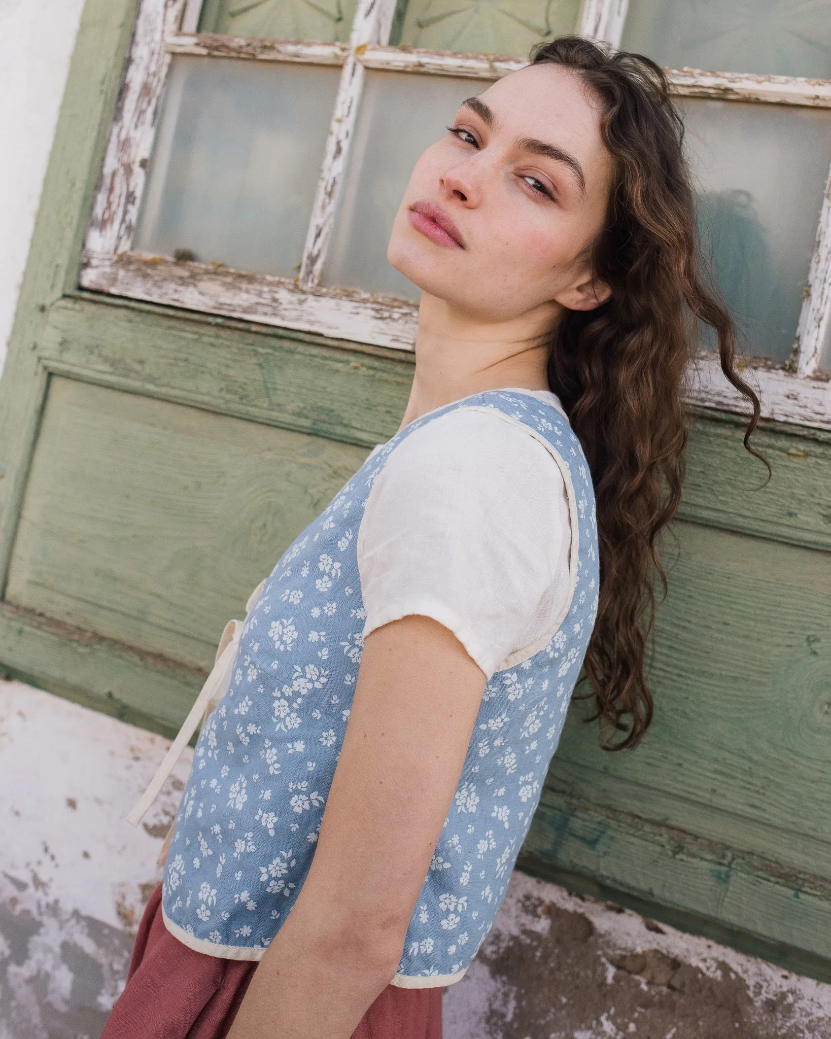 INEZ reversible bow tie linen vest