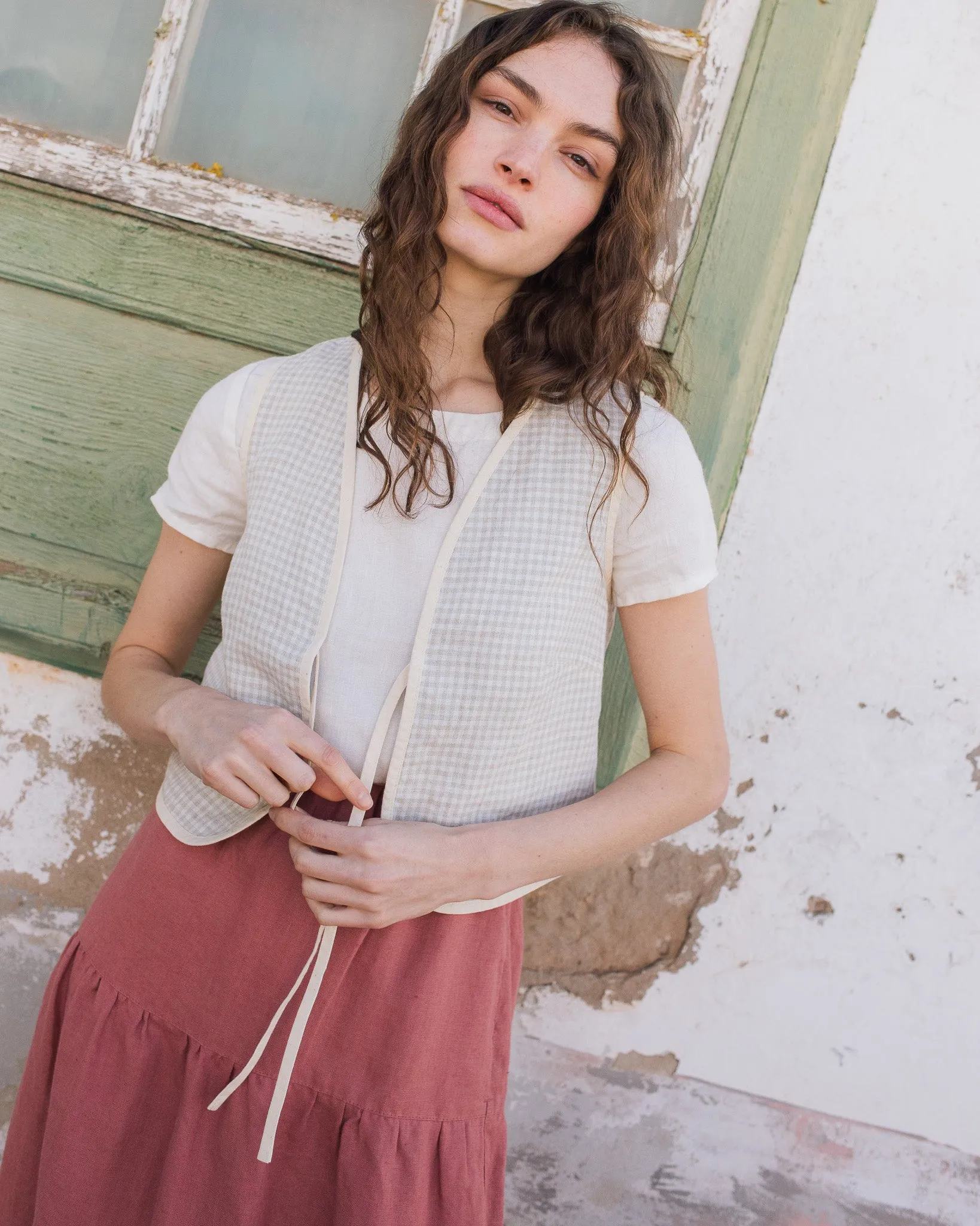 INEZ reversible bow tie linen vest