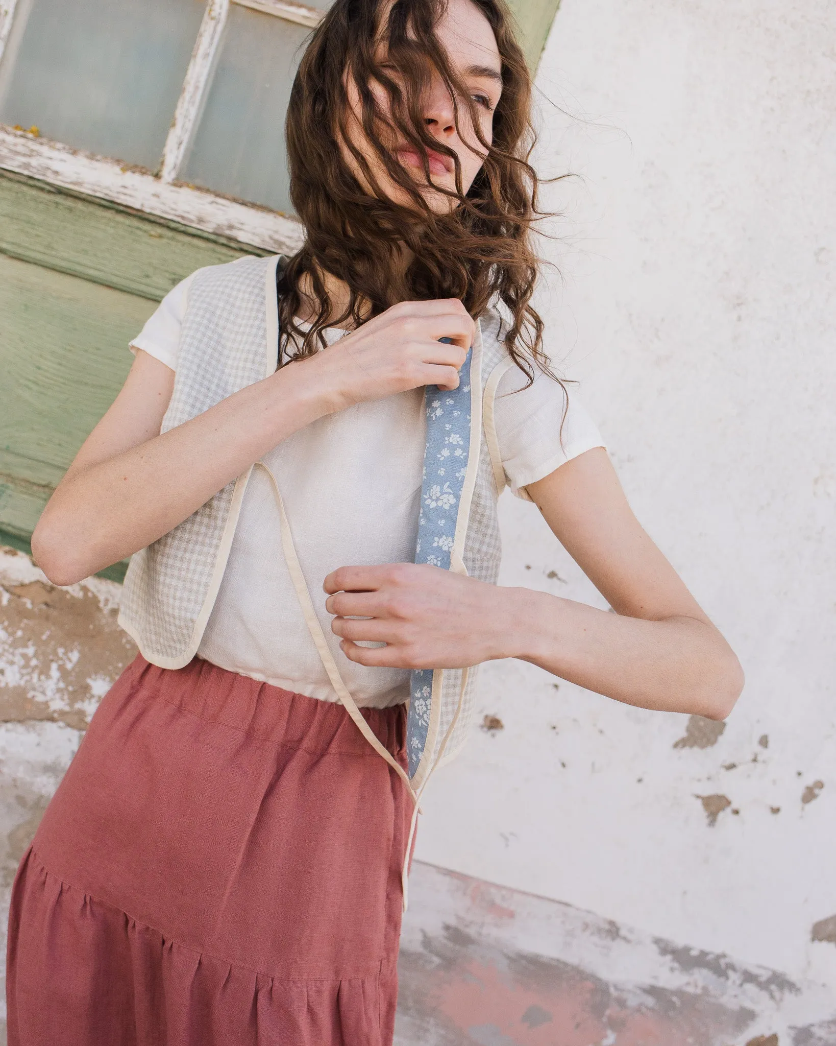 INEZ reversible bow tie linen vest