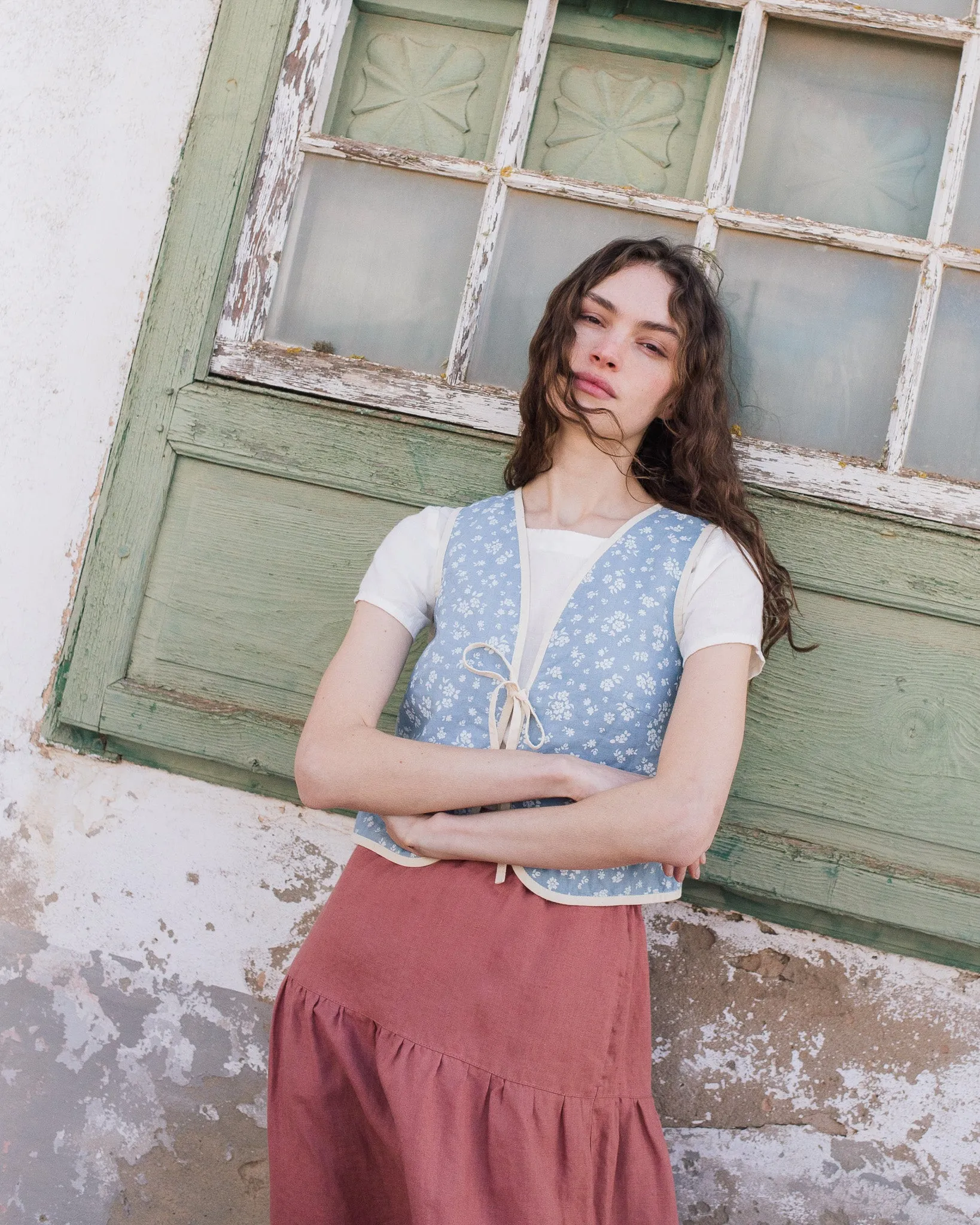 INEZ reversible bow tie linen vest