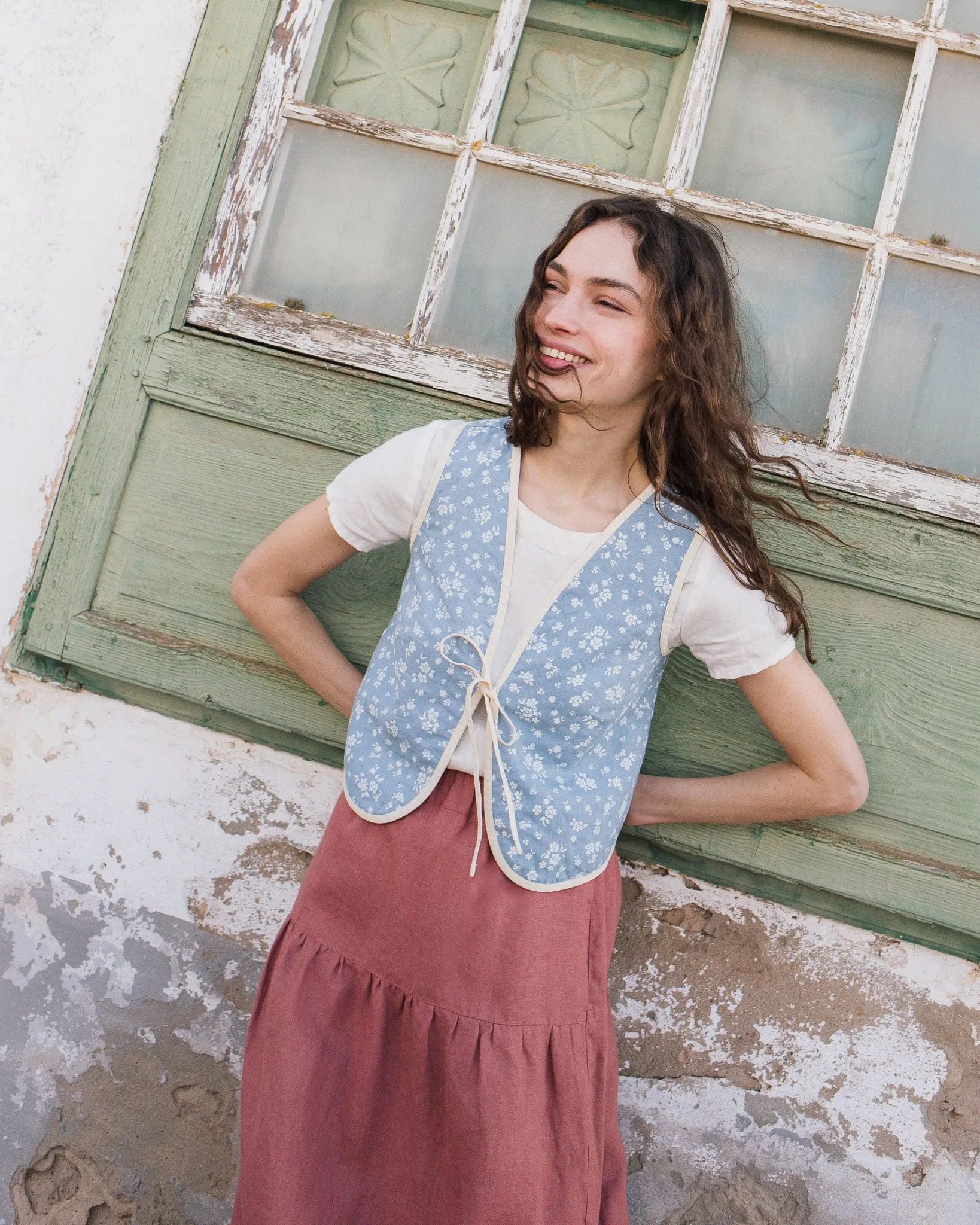 INEZ reversible bow tie linen vest