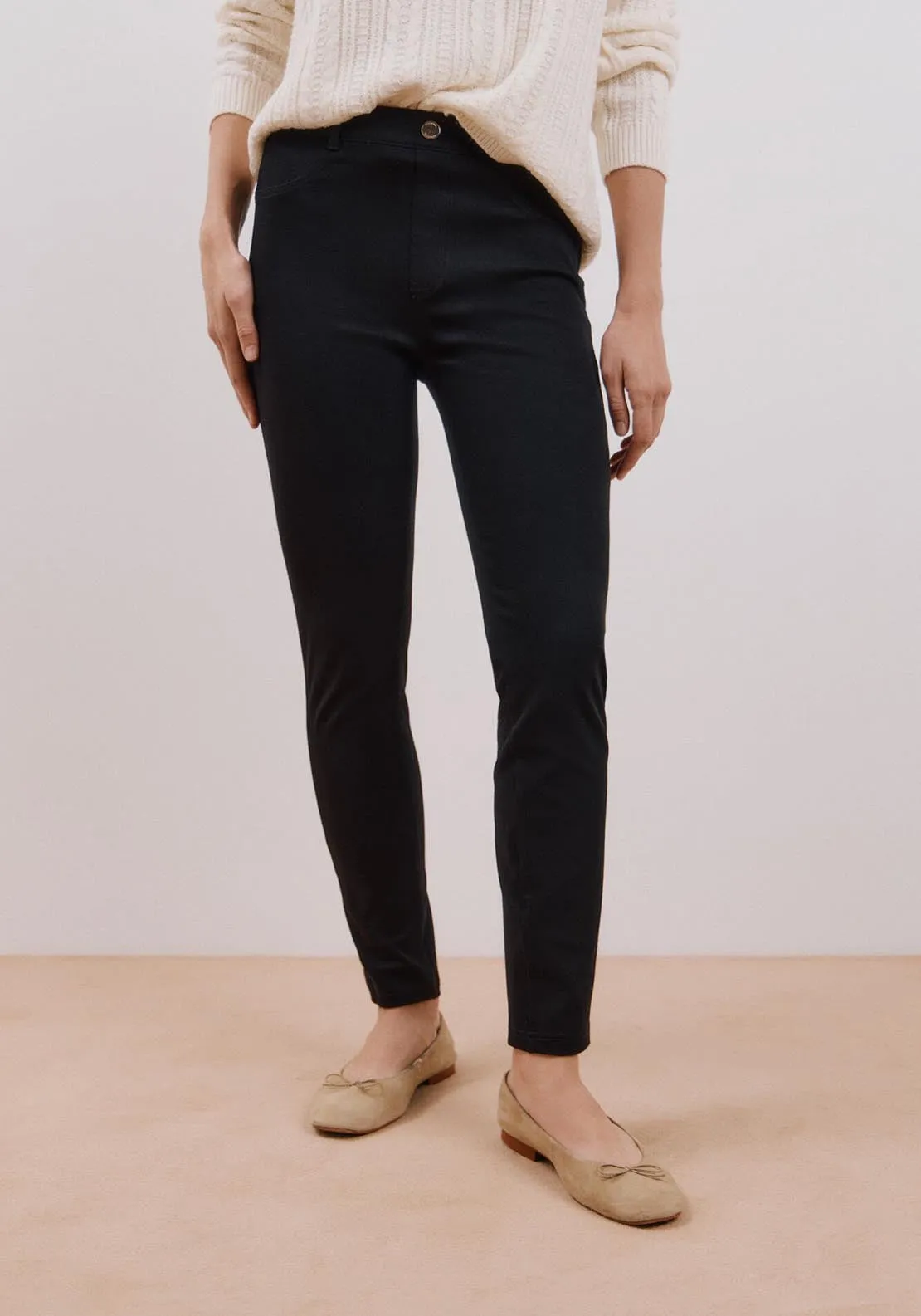 Leggings With Button Detail - Black